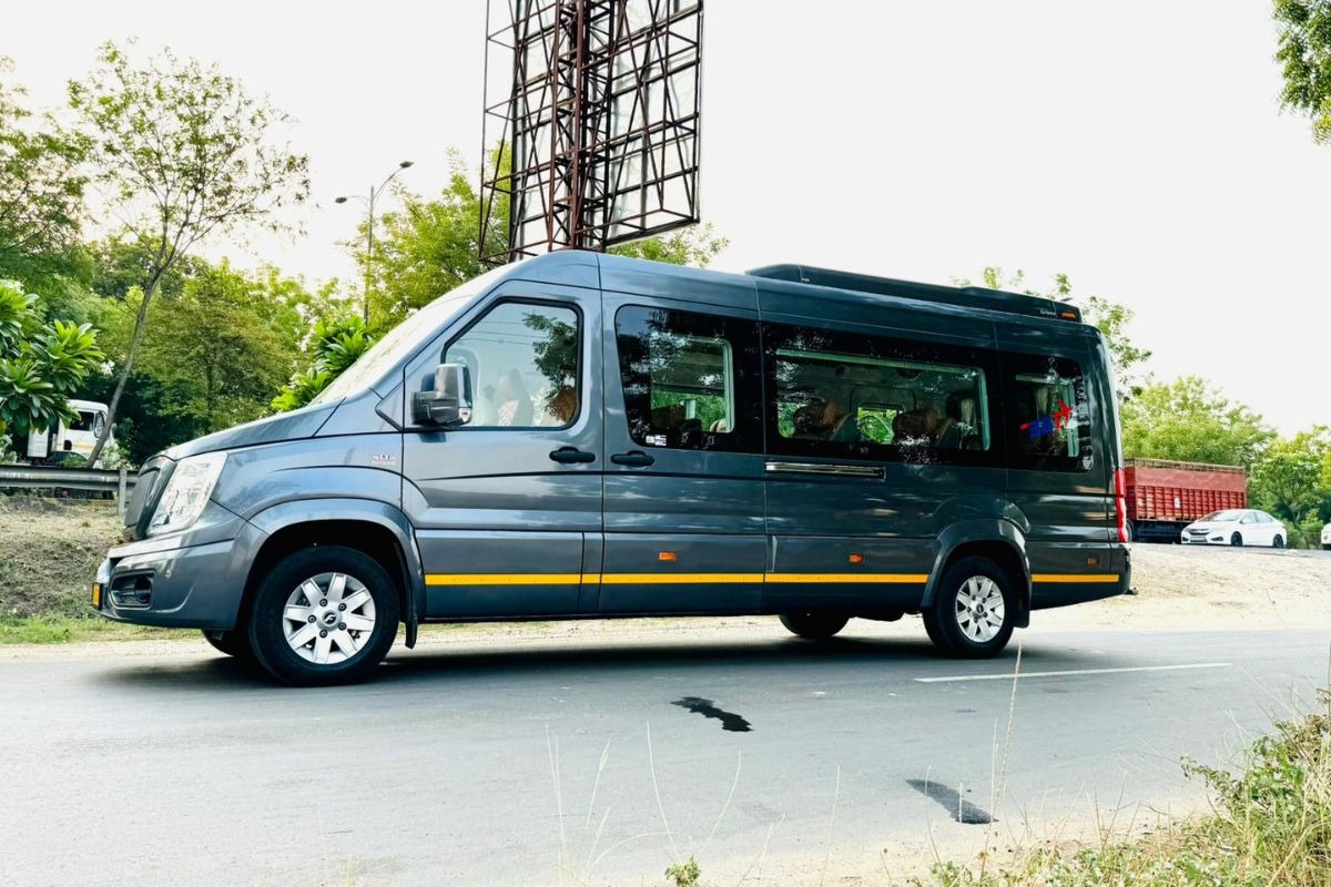 10 Seater Force Urbania Rent In Ahmedabad